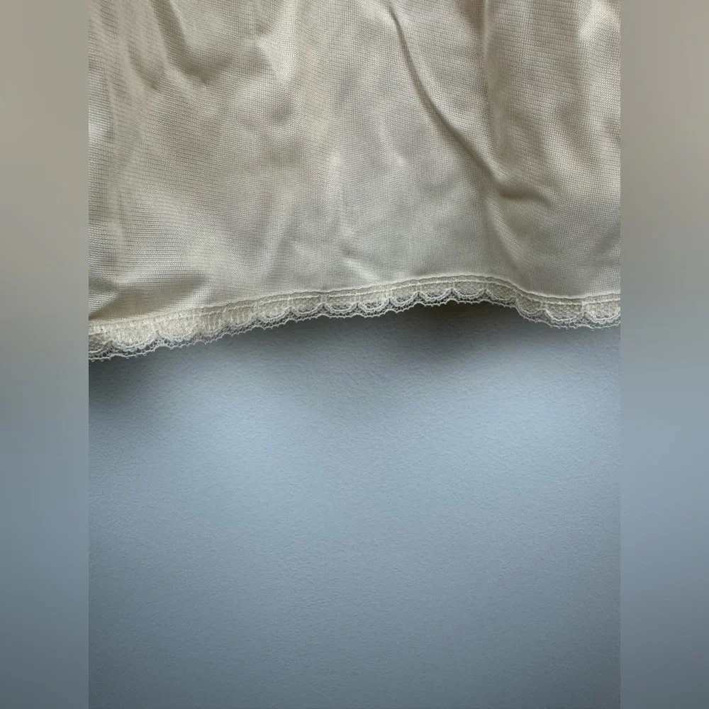 Vintage Kaiser Ivory Lace Trim Slip, size 36S - Picture 3 of 10